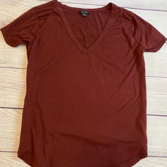 Burgundy Vneck tee - Picture 1 of 3